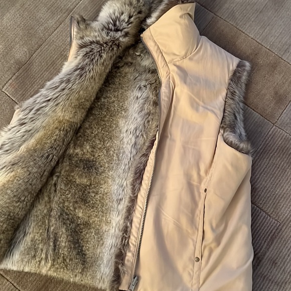 SUPER SOFT REVERSIBLE EXTREMELY WARM FAUX FUR VEST SIZE MED - Picture 5 of 6